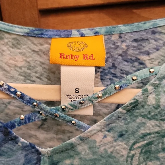 Ruby Rd. Top - Picture 2 of 6